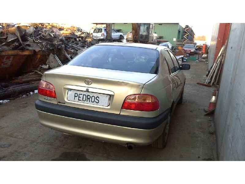 toyota avensis berlina (t 22) del año 2002