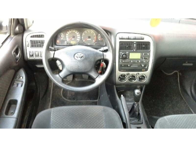 toyota avensis berlina (t 22) del año 2002