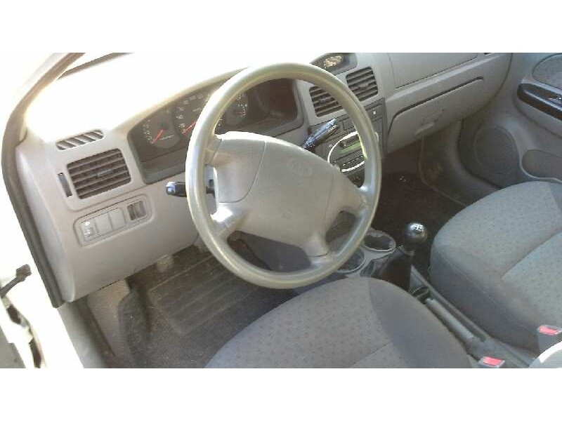 kia rio del año 2005