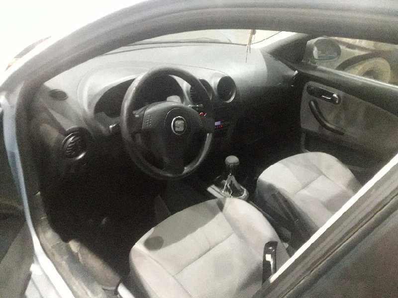 seat ibiza (6l1) del año 2003