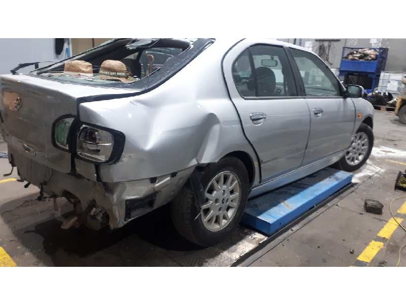 nissan primera berlina (p11) del año 2000