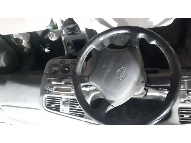 nissan primera berlina (p11) del año 2000