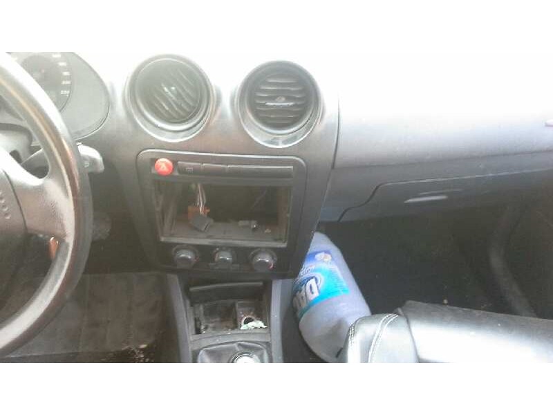 seat ibiza (6l1) del año 2004