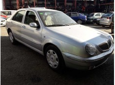 lancia lybra berlina del año 2000