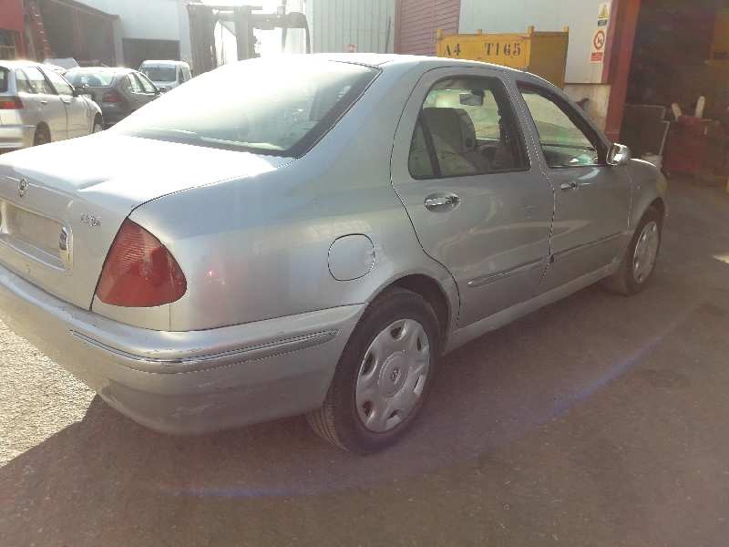 lancia lybra berlina del año 2000
