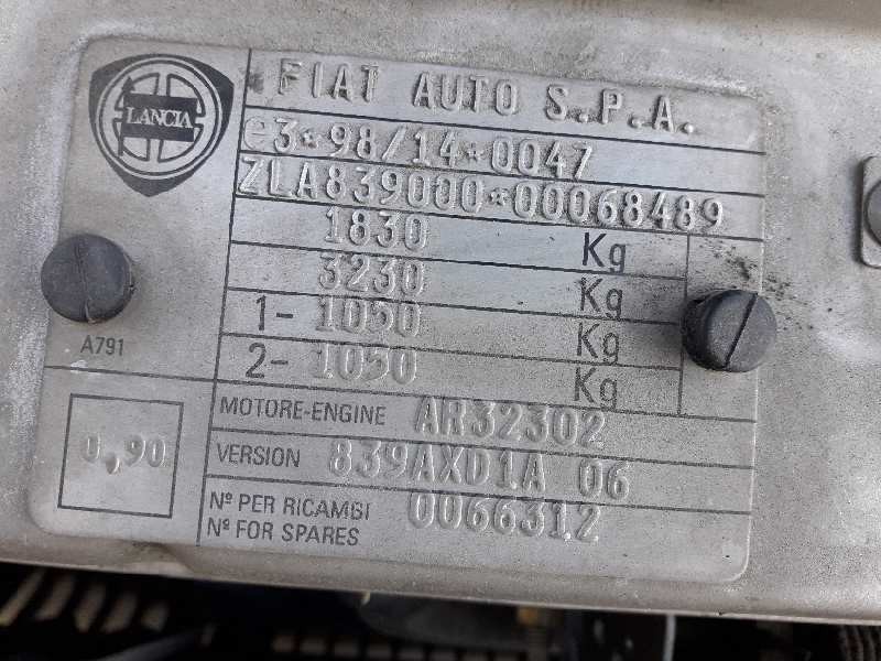 lancia lybra berlina del año 2000