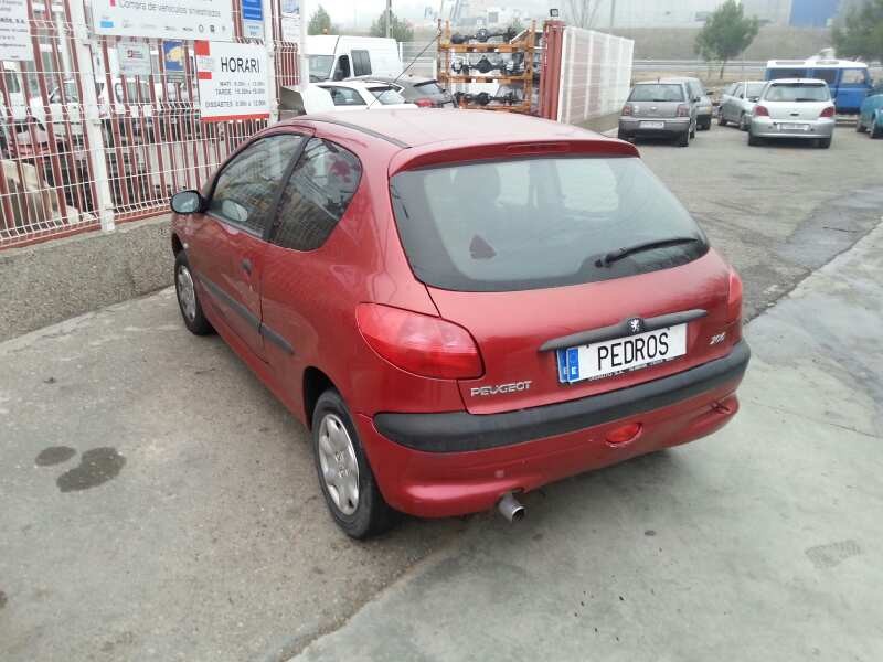 peugeot 206 berlina del año 2000