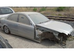 mercedes-benz clase e (w211) berlina del año 2004