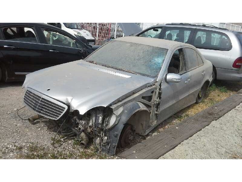 mercedes-benz clase e (w211) berlina del año 2004