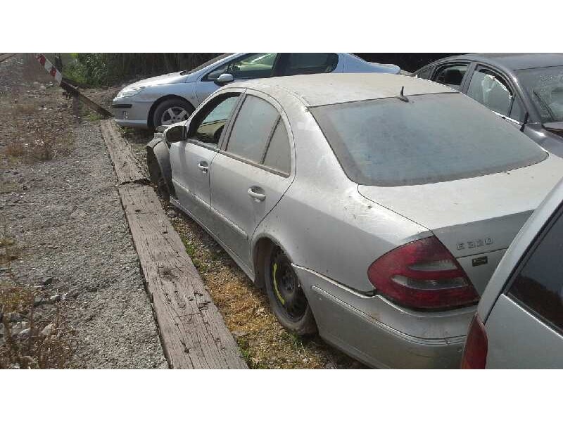 mercedes-benz clase e (w211) berlina del año 2004