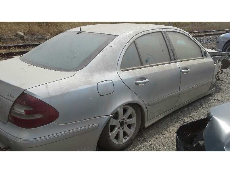 mercedes-benz clase e (w211) berlina del año 2004