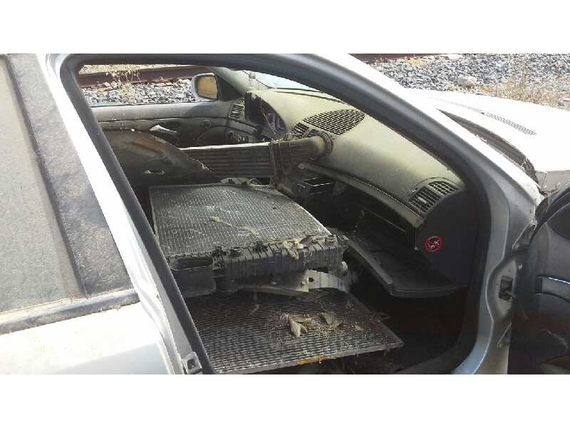 mercedes-benz clase e (w211) berlina del año 2004