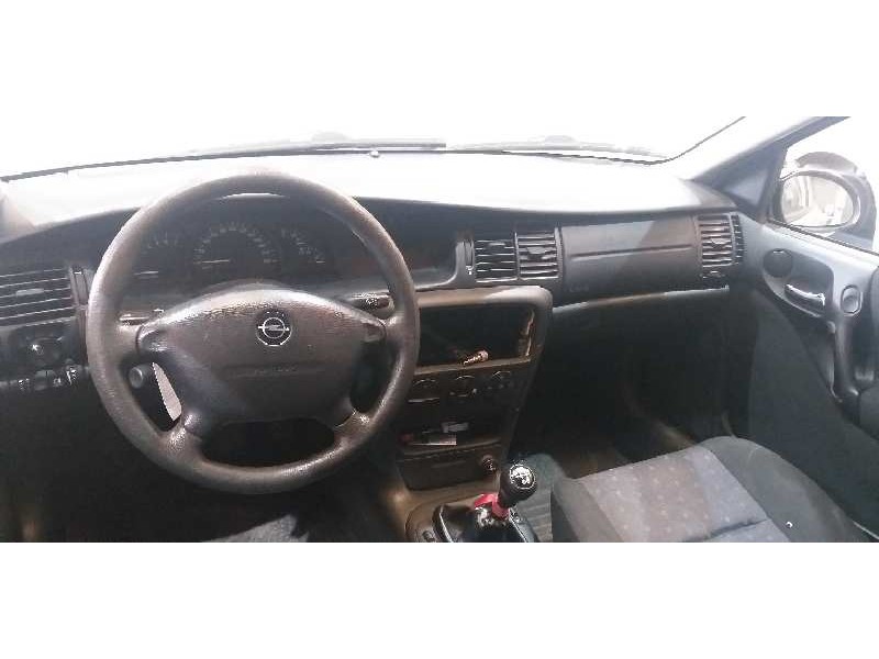 opel vectra b berlina del año 2002
