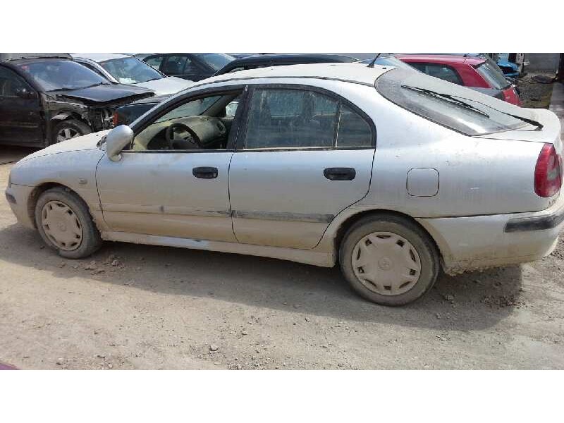 mitsubishi carisma berlina 5 (da0) del año 2003