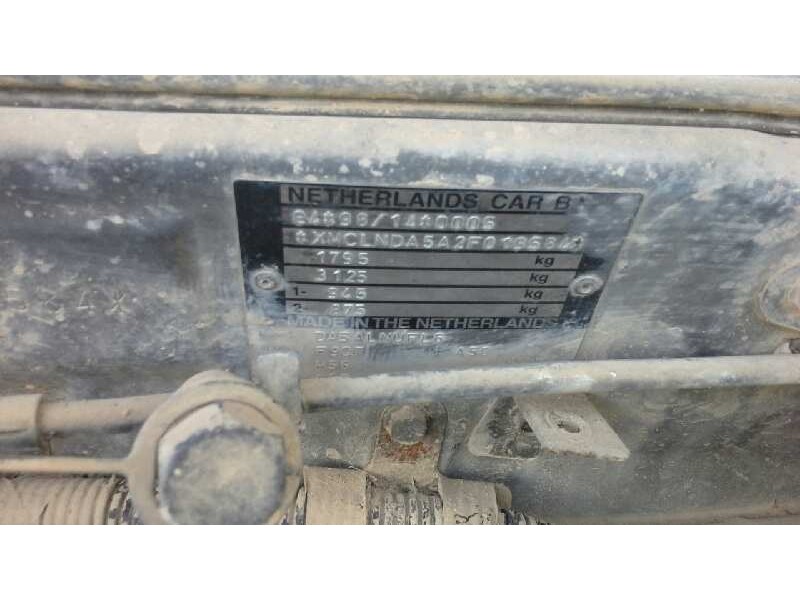 mitsubishi carisma berlina 5 (da0) del año 2003