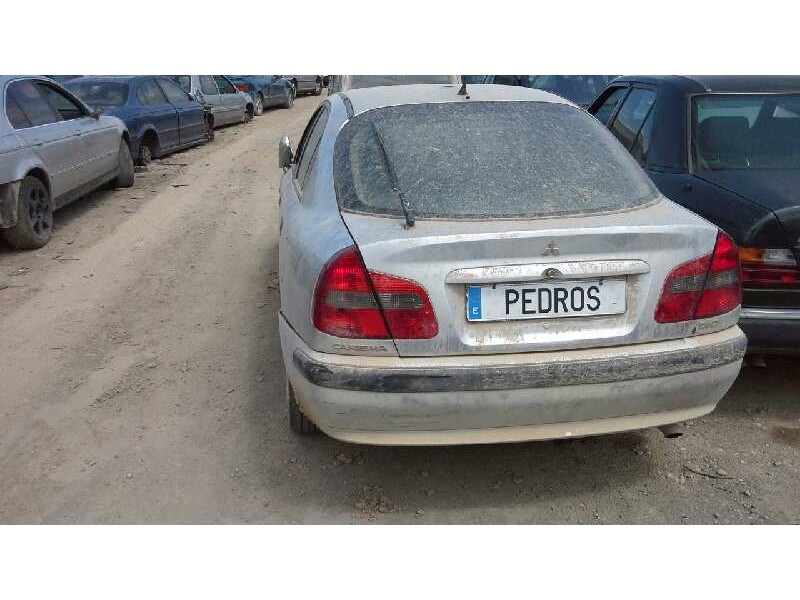 mitsubishi carisma berlina 5 (da0) del año 2003