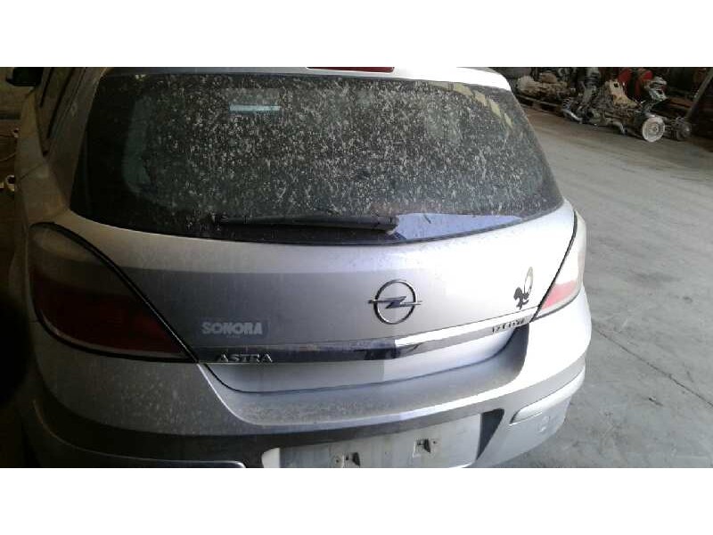 opel astra h berlina del año 2004