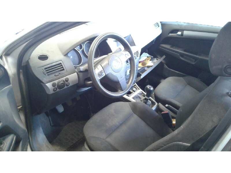 opel astra h berlina del año 2004