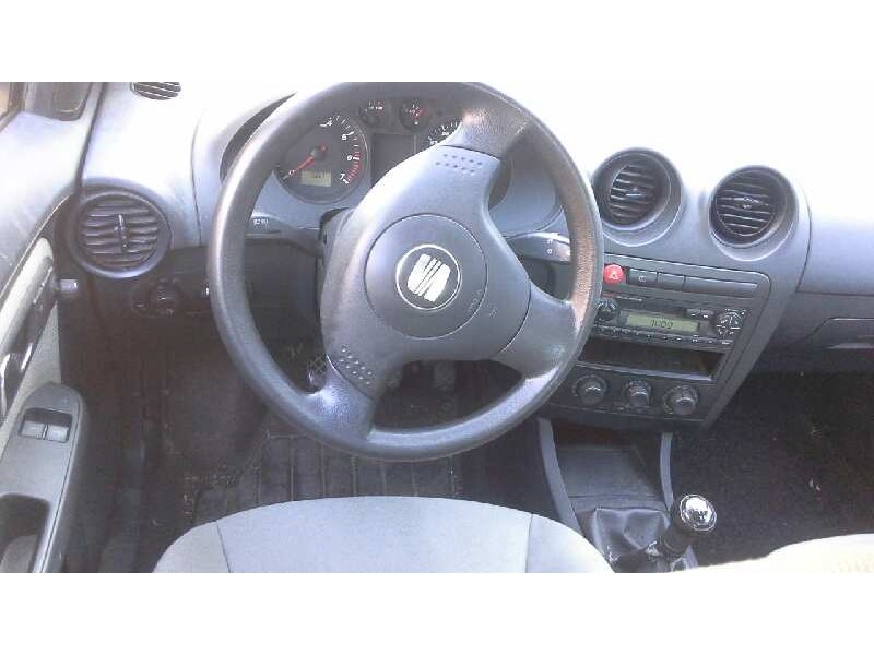 seat ibiza (6l1) del año 2002