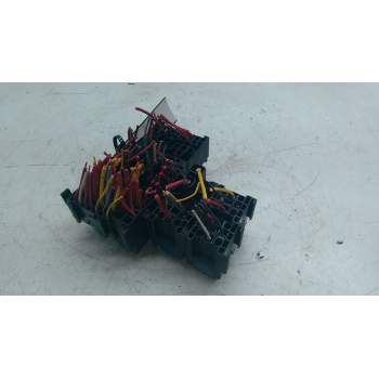Recambio de caja fusibles para opel vivaro b autobús (x82) 1.6 cdti (06) referencia OEM IAM PDBX82  