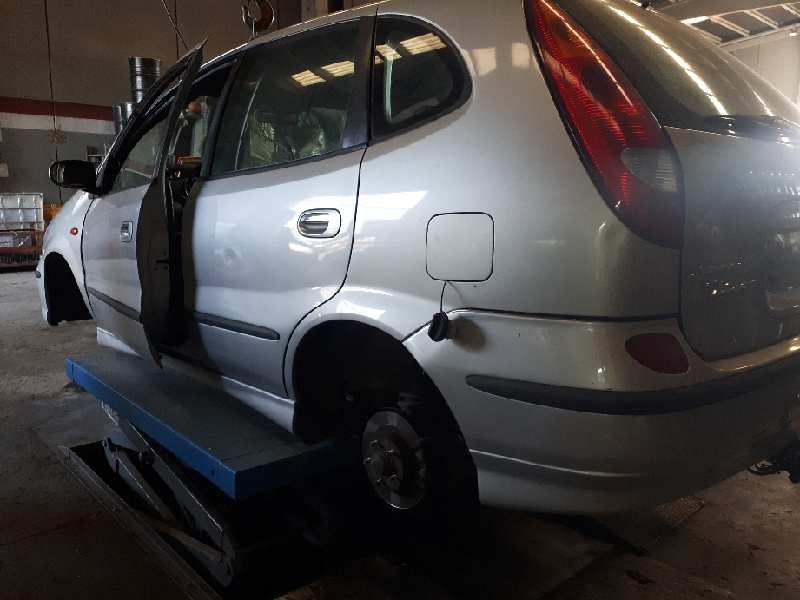 nissan almera tino (v10m) del año 2001
