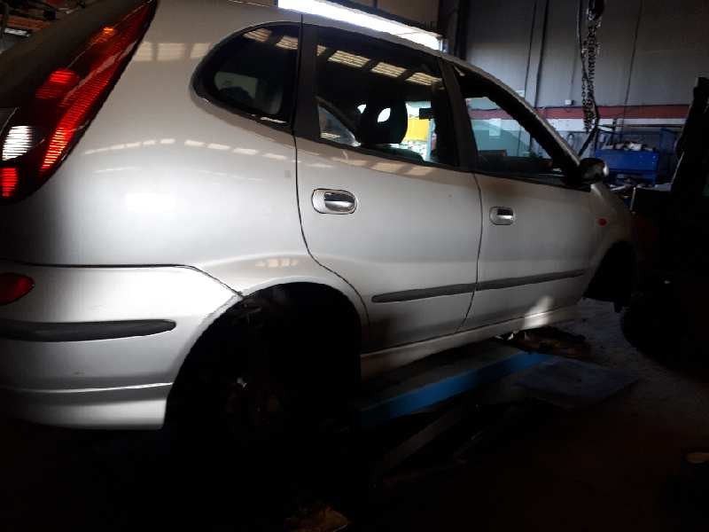 nissan almera tino (v10m) del año 2001