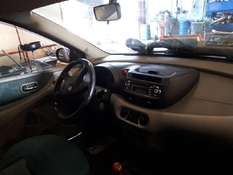 nissan almera tino (v10m) del año 2001