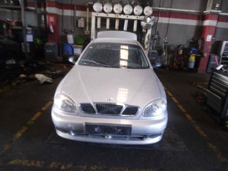 daewoo lanos del año 2001