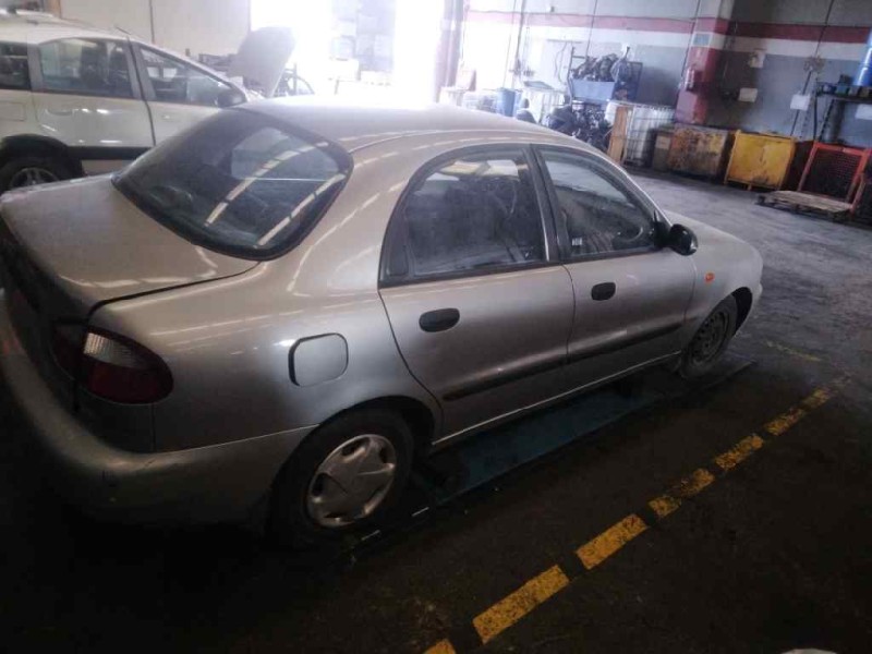 daewoo lanos del año 2001