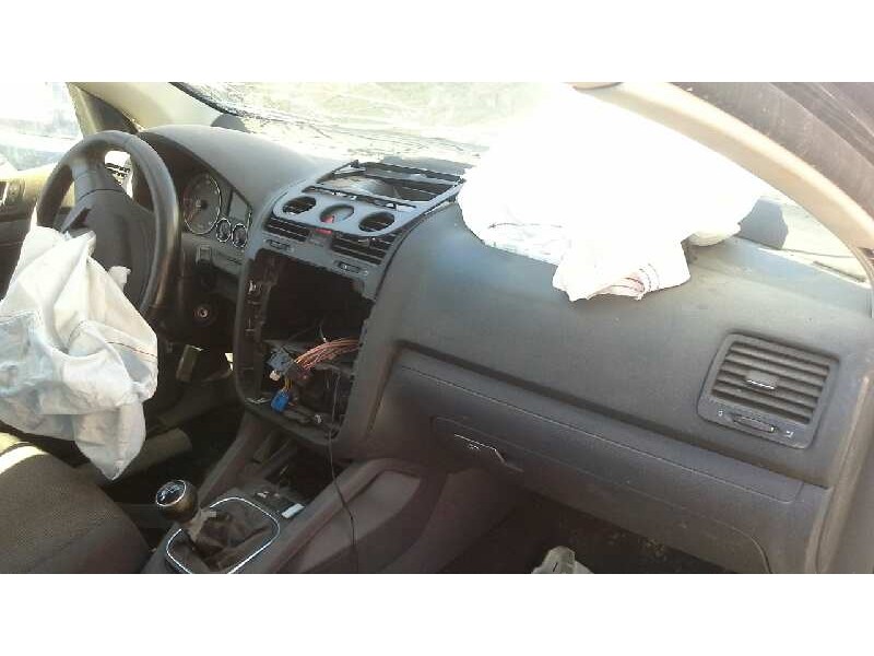 volkswagen golf v berlina (1k1) del año 2008