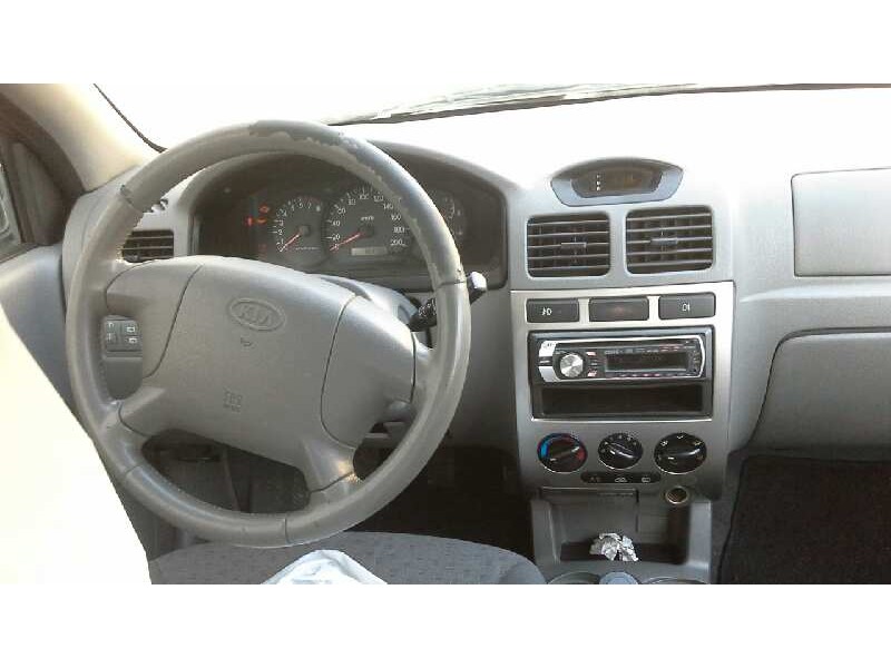 kia rio del año 2004