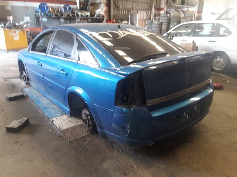 opel vectra c berlina del año 2004