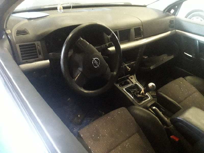 opel vectra c berlina del año 2004