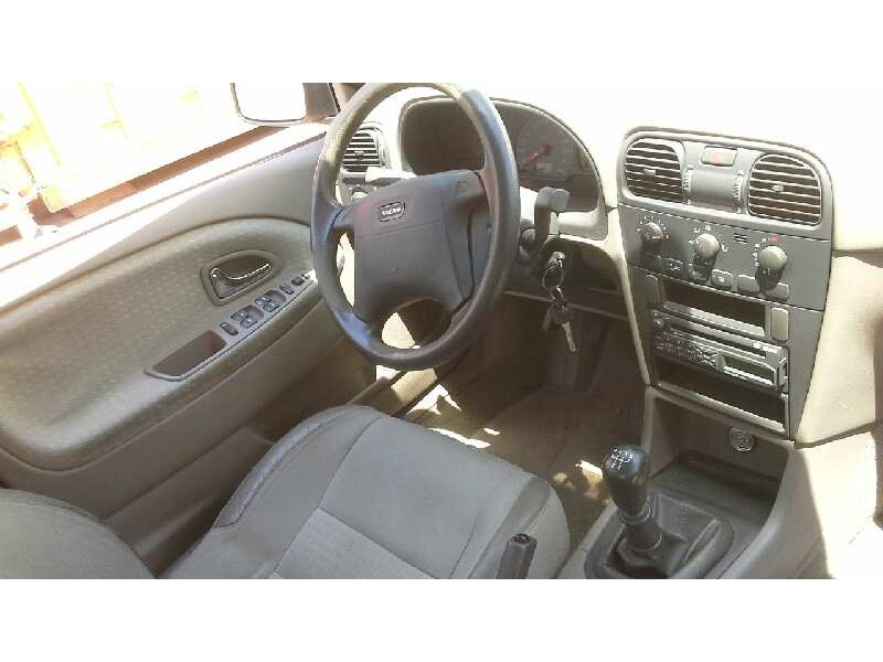 volvo s40 berlina del año 2001