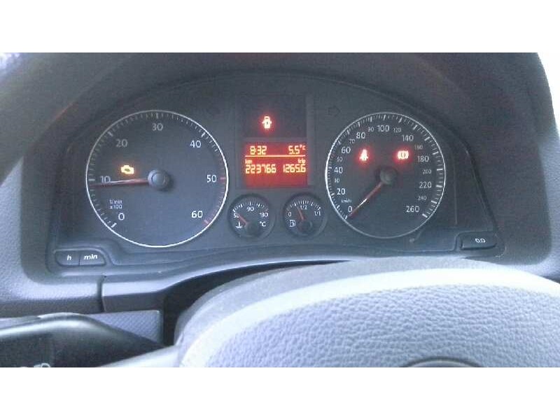 volkswagen golf v berlina (1k1) del año 2004