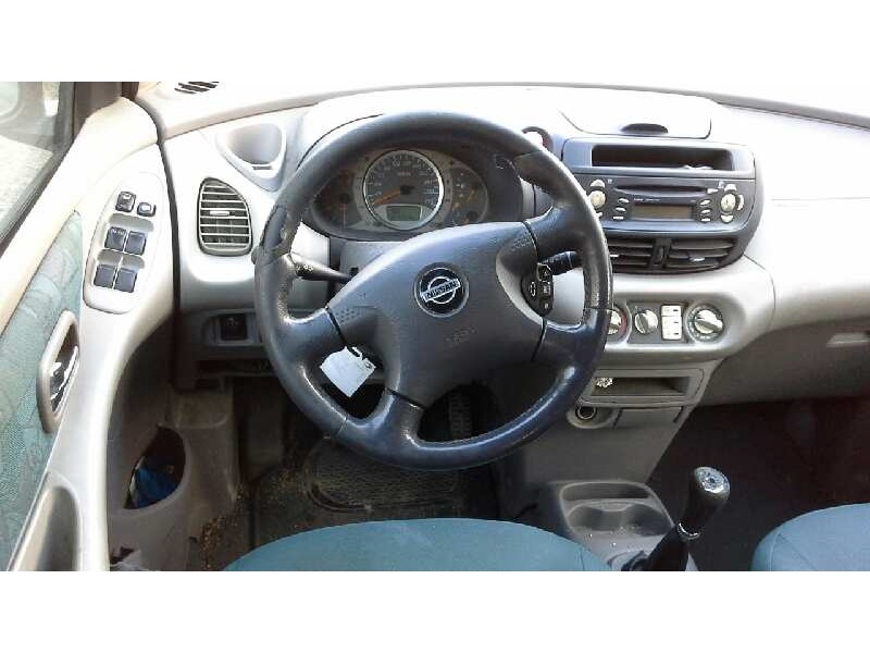 nissan almera tino (v10m) del año 2001