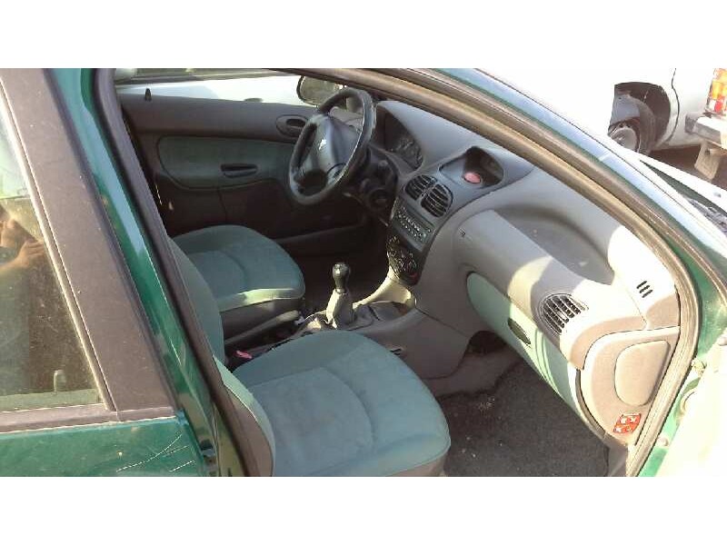 peugeot 206 berlina del año 2002