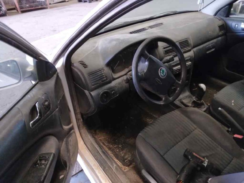 skoda octavia combi (1u5) del año 2005