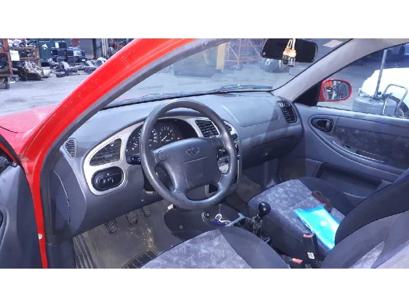 daewoo lanos del año 2001