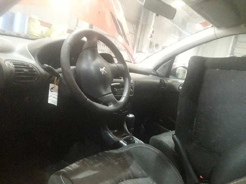 peugeot 206 berlina del año 2001