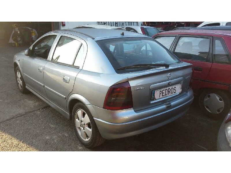 opel astra g berlina del año 2004