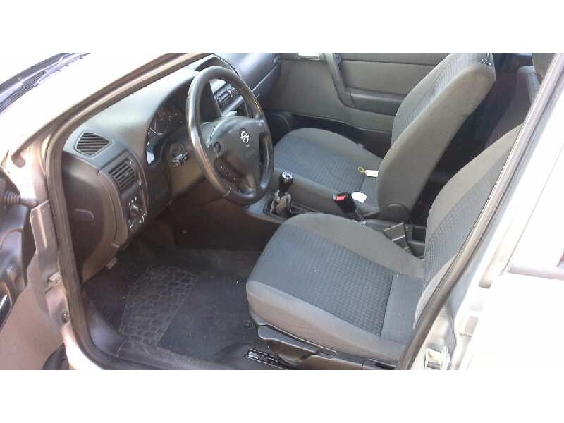 opel astra g berlina del año 2004