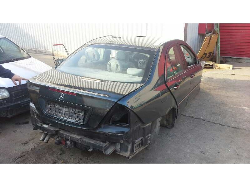 mercedes-benz clase c (w203) berlina del año 2004