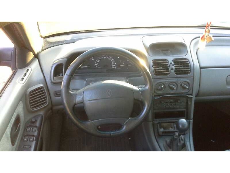 renault laguna (b56) del año 2000