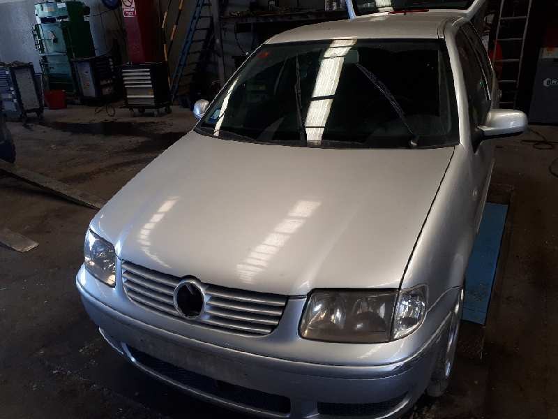 volkswagen polo berlina (6n2) del año 2000
