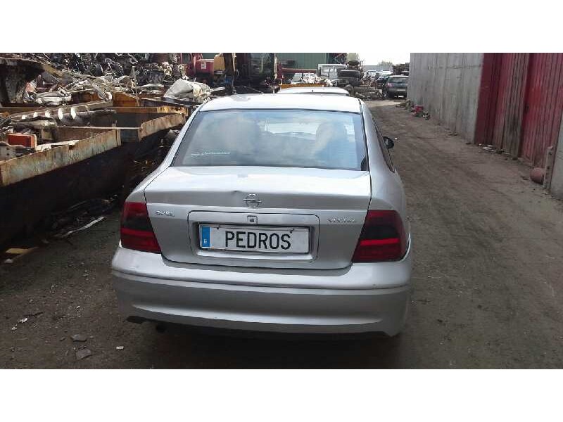 opel vectra b berlina del año 2001