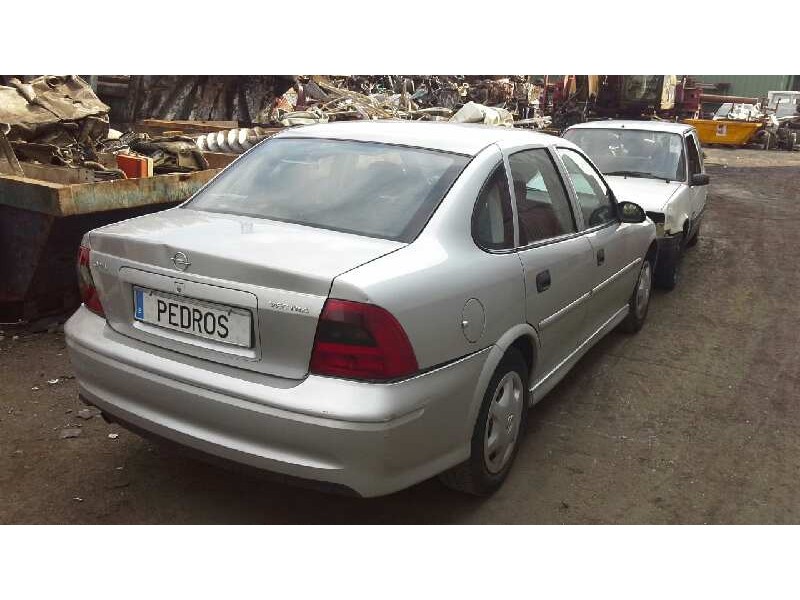 opel vectra b berlina del año 2001