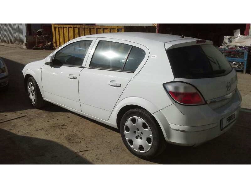 opel astra h berlina del año 2004
