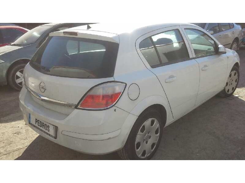 opel astra h berlina del año 2004