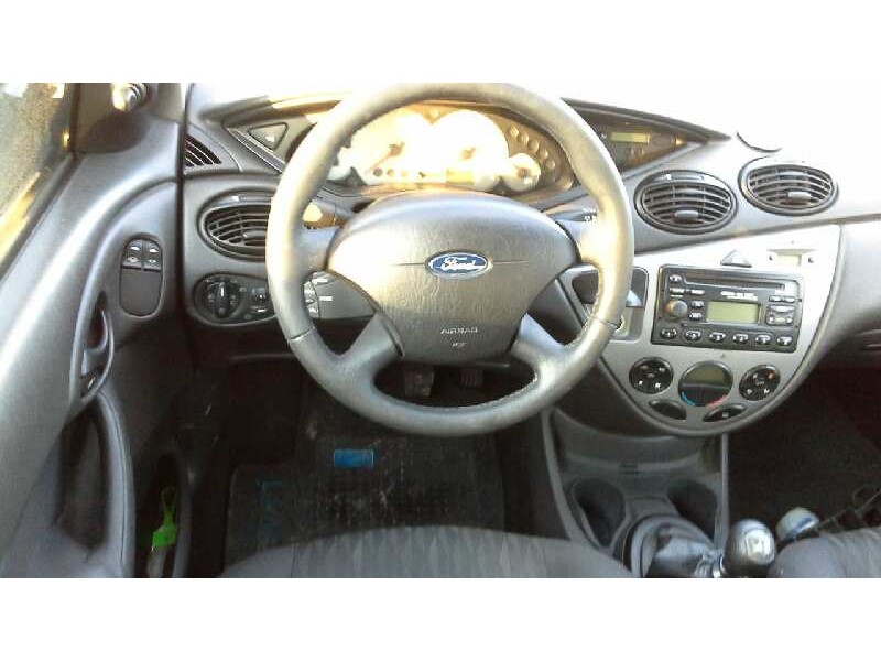 ford focus berlina (cak) del año 2003